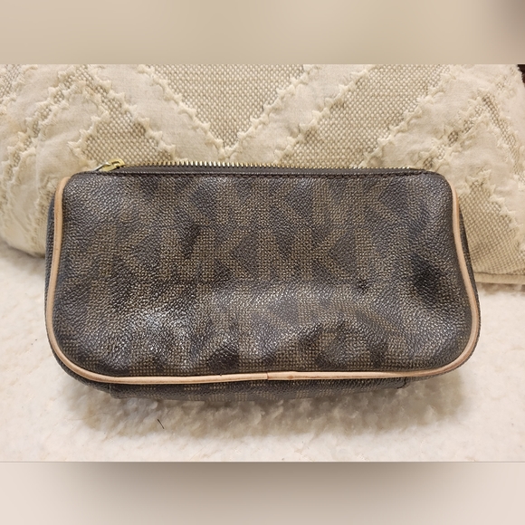 Michael Kors cosmetic case - Picture 2 of 11